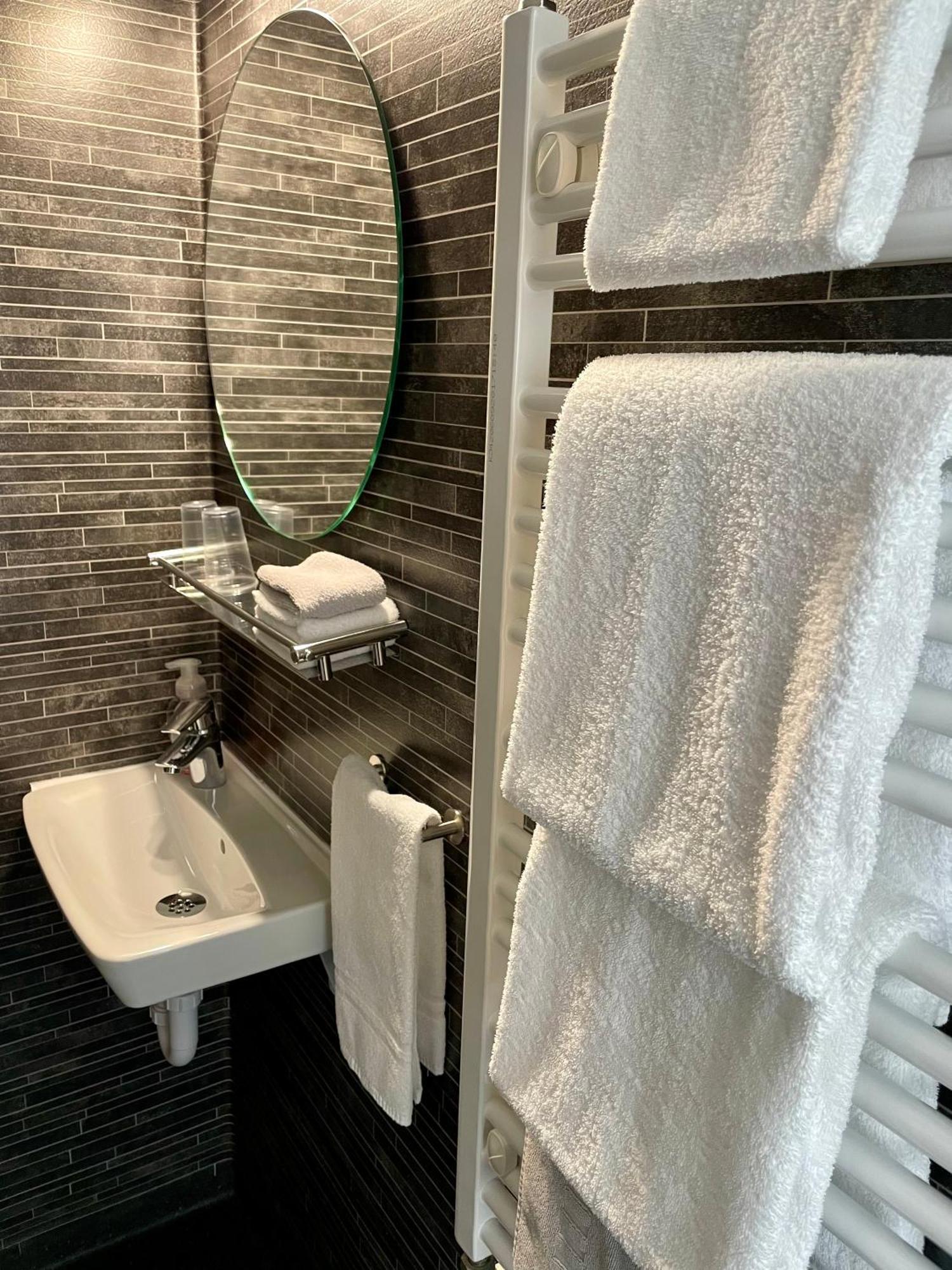 Akkeri Guesthouse Стиккисхоульмюр Экстерьер фото